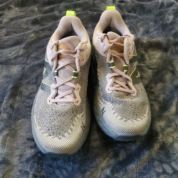 New Balance Fresh Foam X Hierro V6 Gray/Green WTHIERO6 woman's size 11 sneakers - Picture 5 of 11